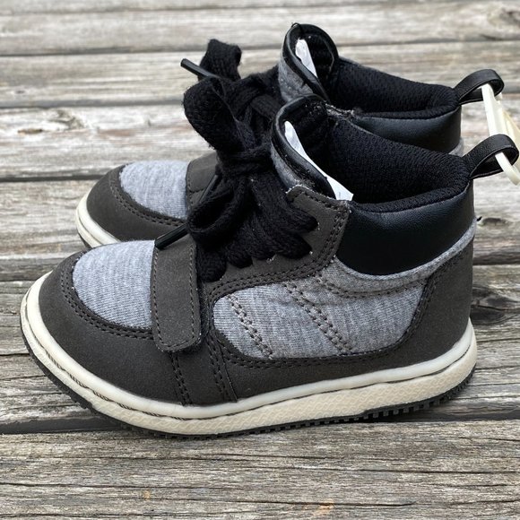 babyGap Sneakers Booties for Toddler (Size 6) - Picture 2 of 8